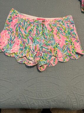 Lilly Pulitzer Pink Scalloped High-Waist Tropical Print Shorts